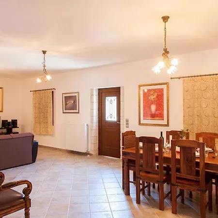 Tzanata Villa *