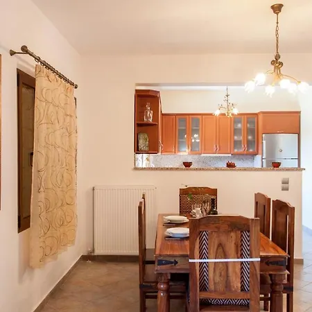 Tzanata Villa *